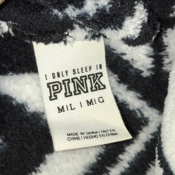 PINK Robe - Picture 3 of 3